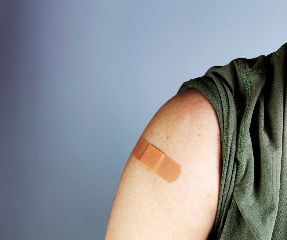 Plåster på arm efter vaccination
